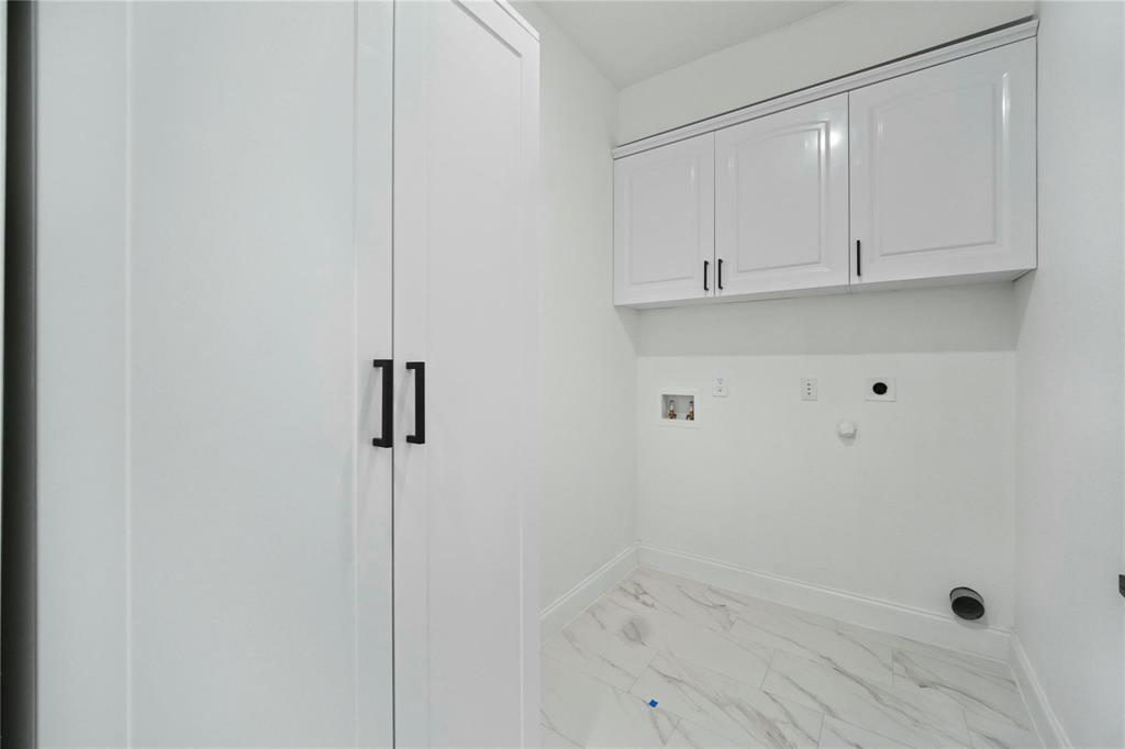 6238 Dewitt Street Sachse, TX 75048 - Photo 6 of 21 a view of bathroom