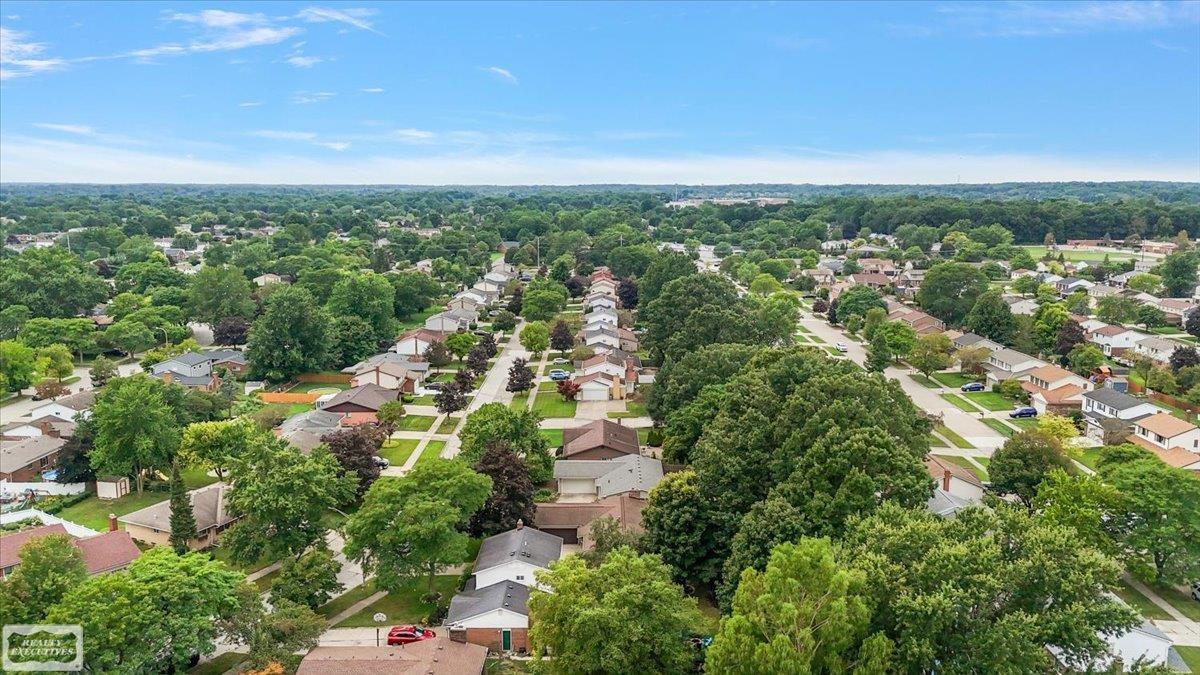 43984 Arlington Road Canton, MI 48187 - Photo 21 of 69 50191717-1655C610-775F-48C0-B360-D0B9A9E2D86C.JPG