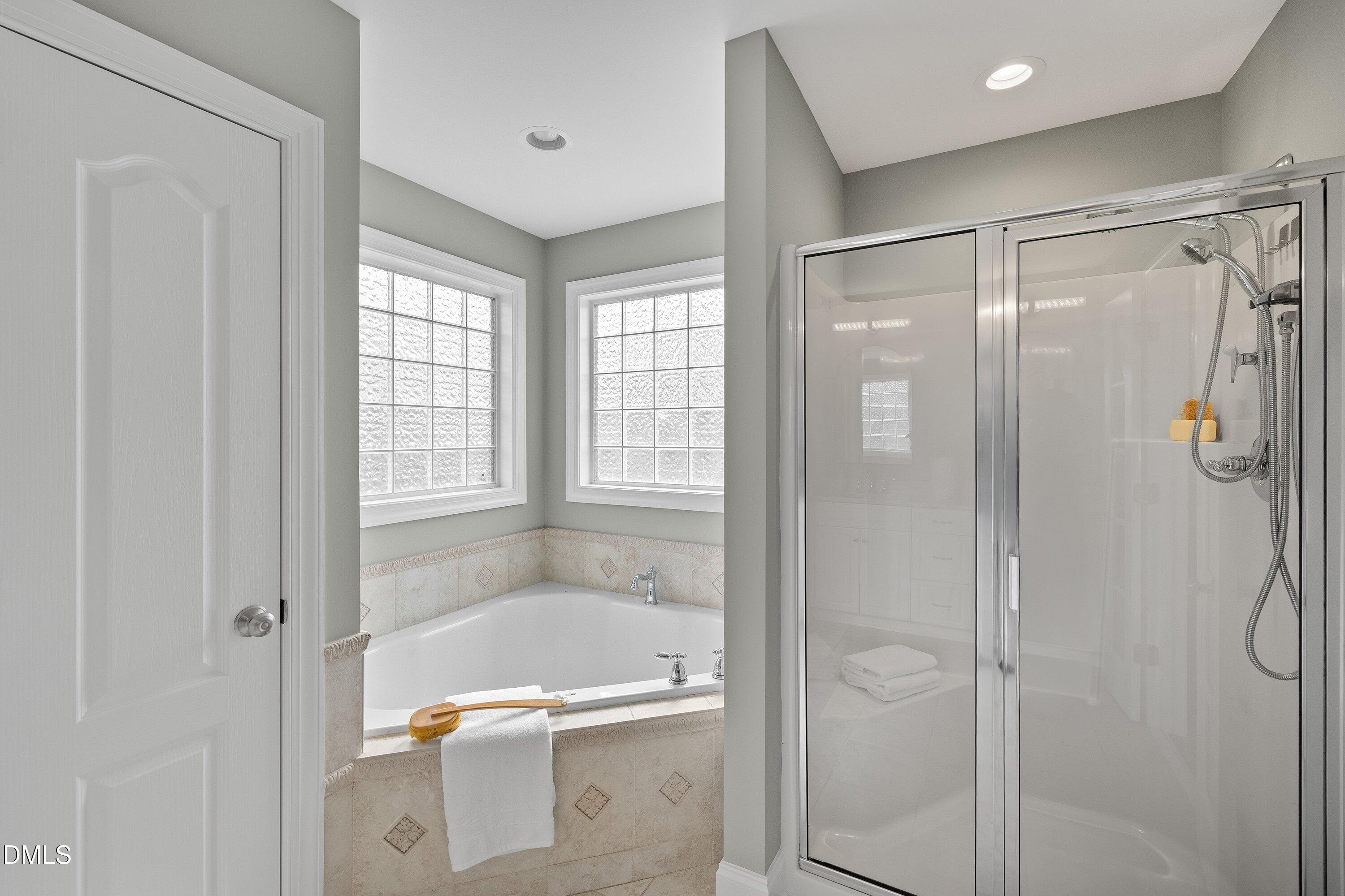 10518 Evergreen Spring Place Raleigh, NC 27614 - Photo 14 of 28 Primary Bath pic 2