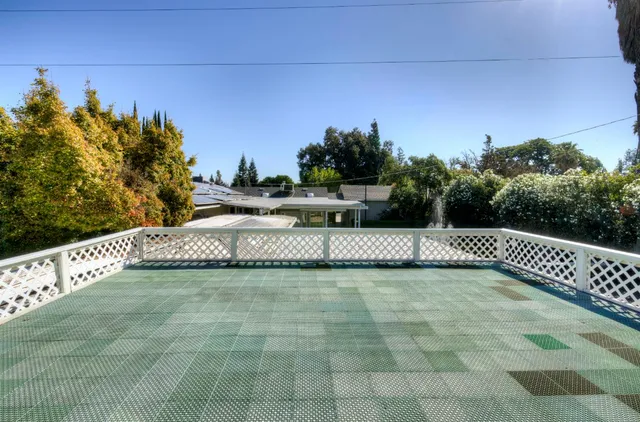a view of a garage room with washing machine