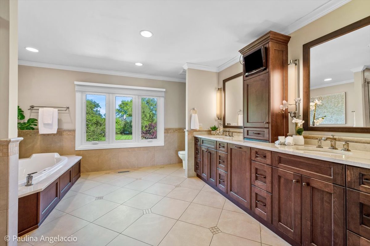 1507 Guthrie Drive Inverness, IL 60067 - Photo 21 of 45
