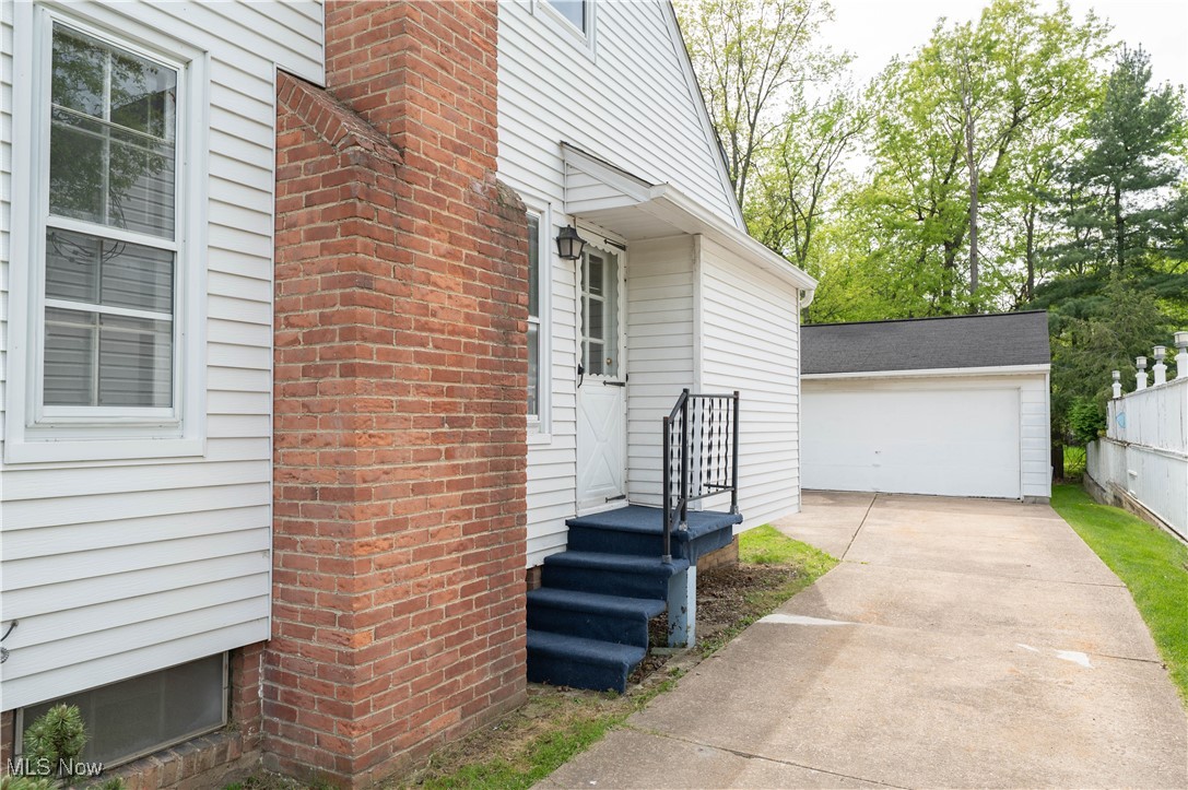 1604 Edgefield Road Lyndhurst, OH 44124 - Photo 26 of 32