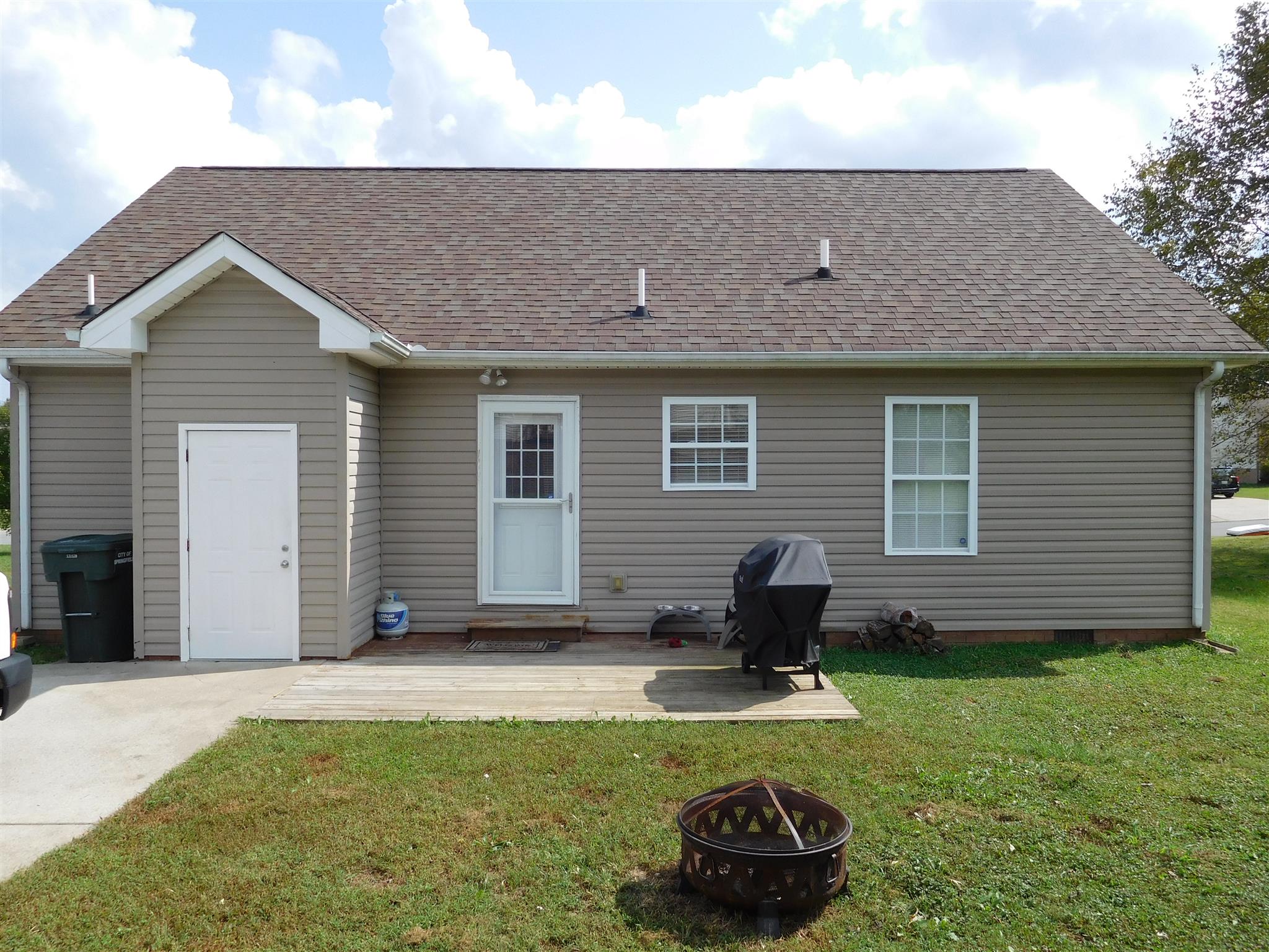 108 Filly Lane Springfield, TN 37172 - Photo 14 of 16 a house view with a garden space