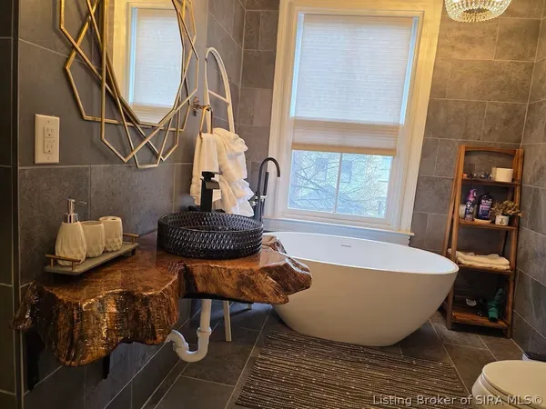 $1,375,000 | 513-515 West Street, Madison, IN 47250