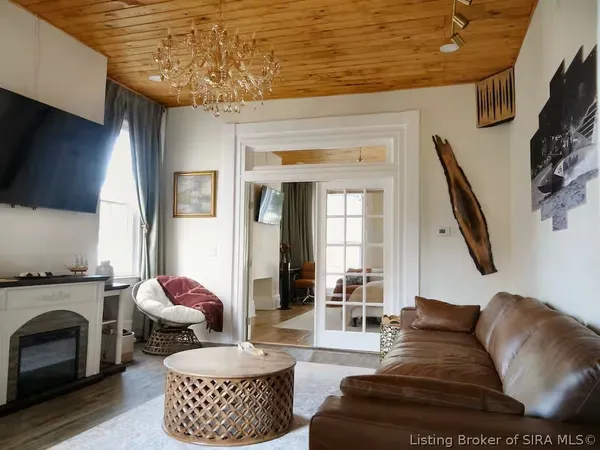 $1,375,000 | 513-515 West Street, Madison, IN 47250