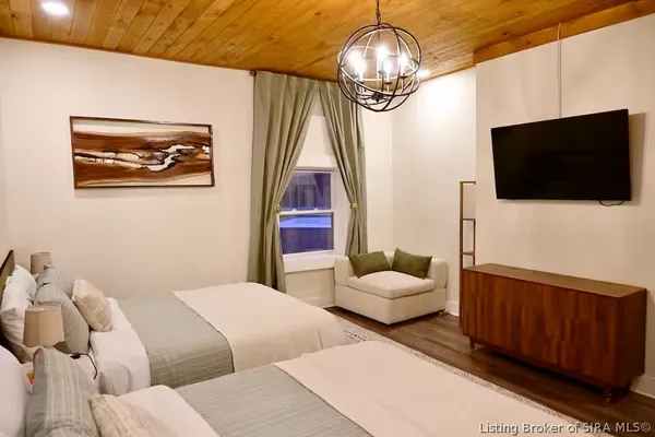 $1,375,000 | 513-515 West Street, Madison, IN 47250