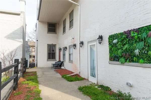 $1,375,000 | 513-515 West Street, Madison, IN 47250