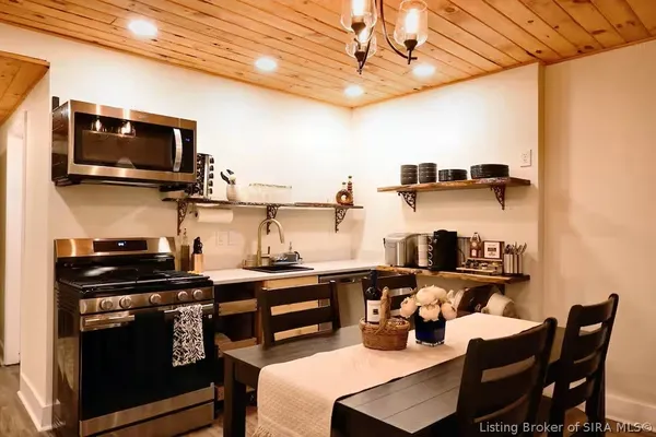 $1,375,000 | 513-515 West Street, Madison, IN 47250