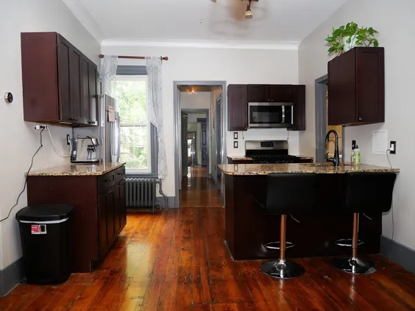 $3,000 | 140 Trenton Street, Unit 2, Boston, MA 02128