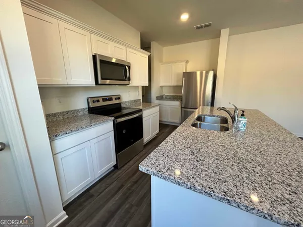 $2,195 | 397 Bentwater Way, Hoschton, GA 30548