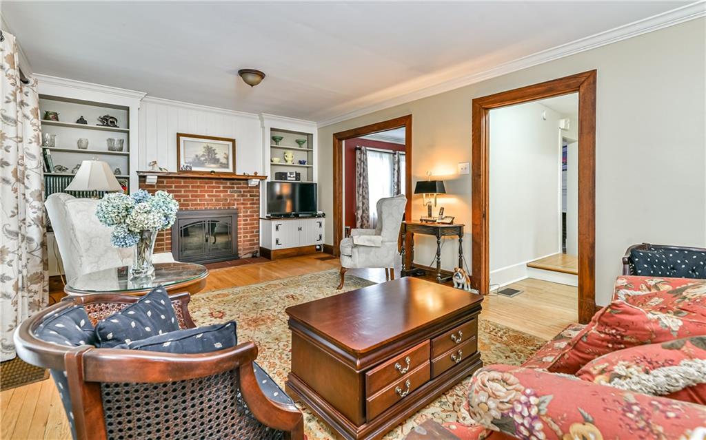 237 Clearview Road Pittsburgh, PA 15202 - Photo 11 of 25 So much room to get lost in.