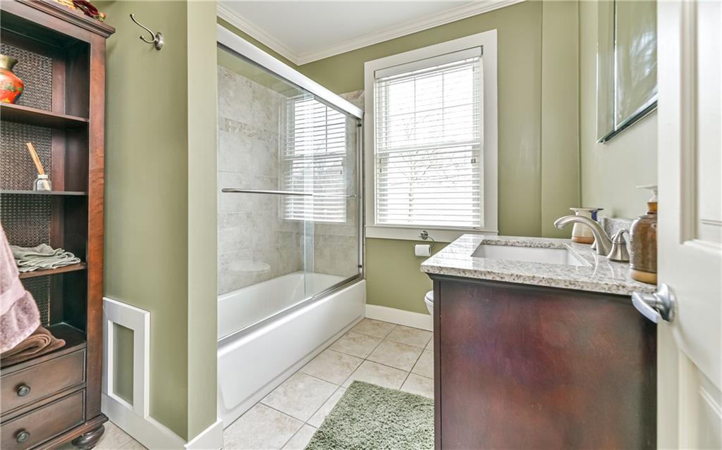 237 Clearview Road Pittsburgh, PA 15202 - Photo 20 of 25 2nd floor full bath