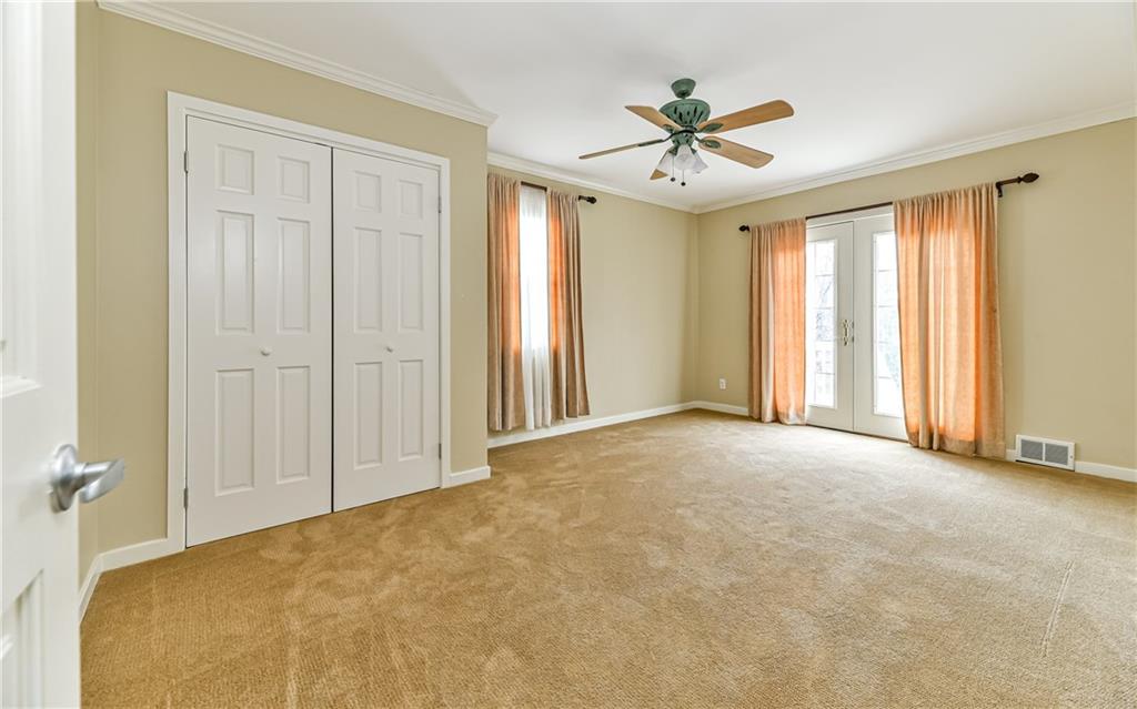 237 Clearview Road Pittsburgh, PA 15202 - Photo 23 of 25 Huge Bedroom 2 with walkout 2 tier deck