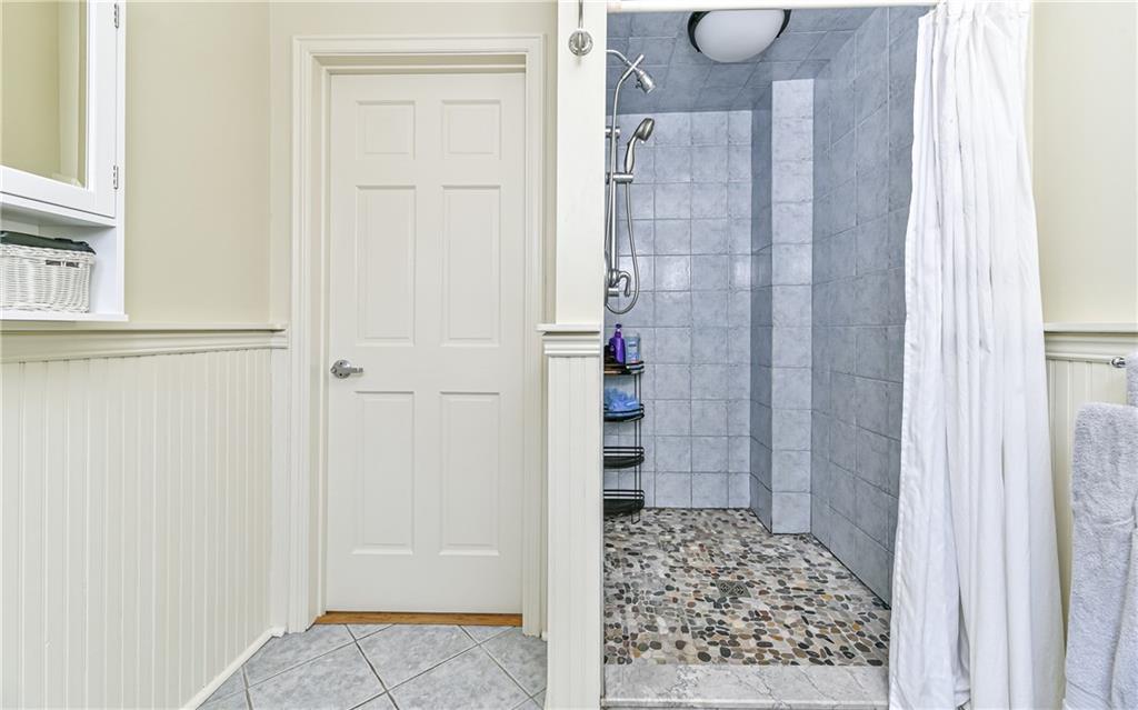 237 Clearview Road Pittsburgh, PA 15202 - Photo 25 of 25 1st floor Full Bathroom