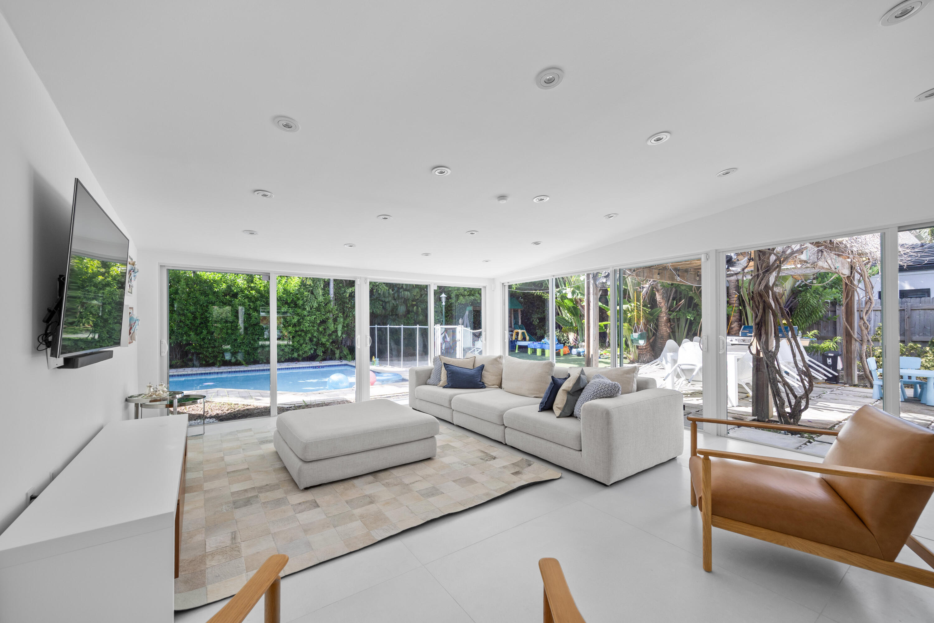 630 Allendale Road Key Biscayne, FL 33149 - Photo 14 of 41 sala