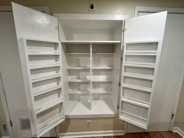 $975 | 4905 West National Avenue, Unit UPPR, West Milwaukee, WI 53214