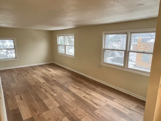 $975 | 4905 West National Avenue, Unit UPPR, West Milwaukee, WI 53214