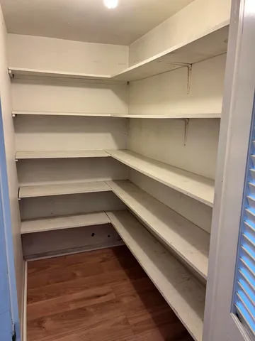 $975 | 4905 West National Avenue, Unit UPPR, West Milwaukee, WI 53214