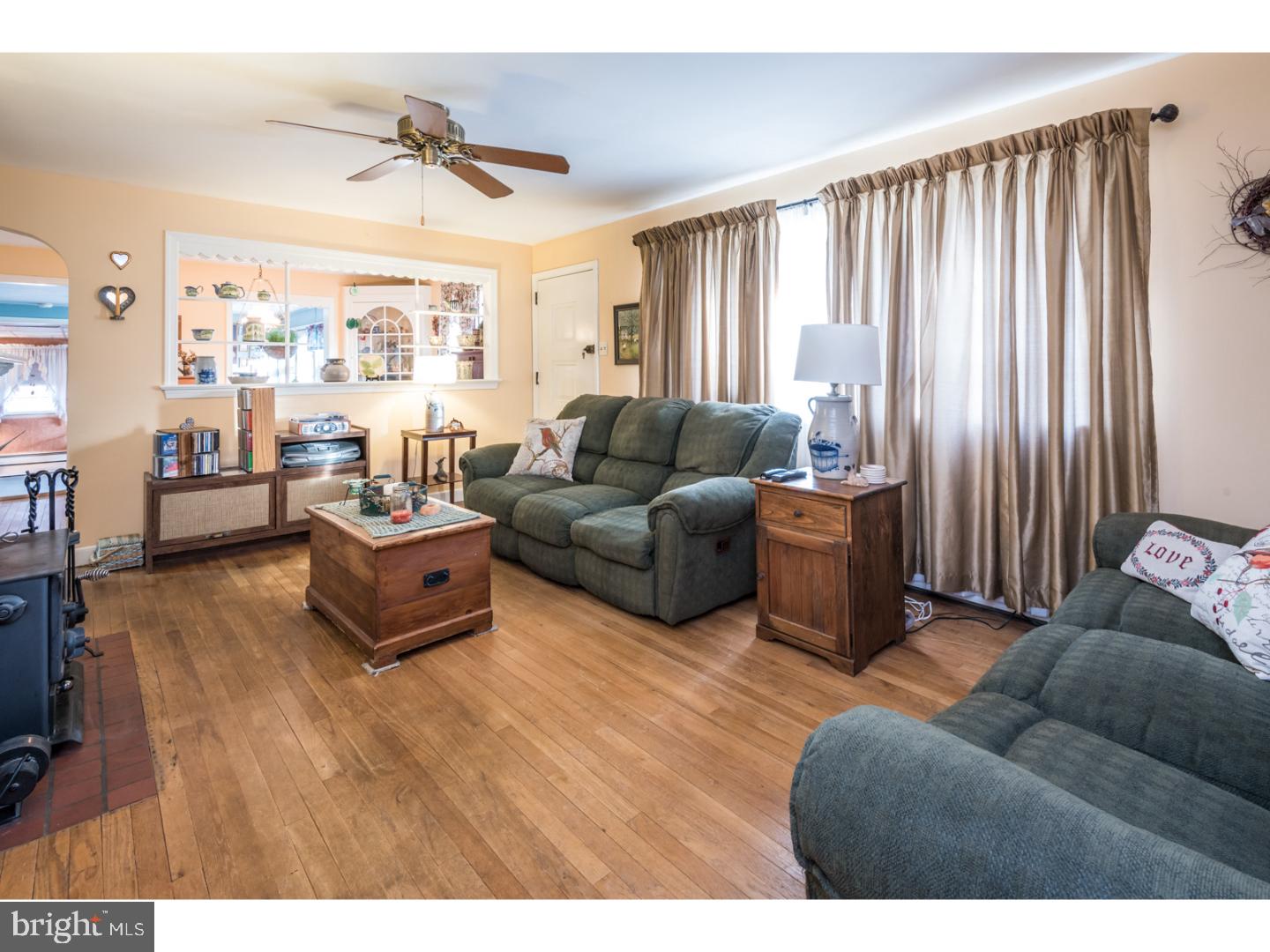 411 East Moyer Road Pottstown, PA 19464 - Photo 4 of 25 Living Room