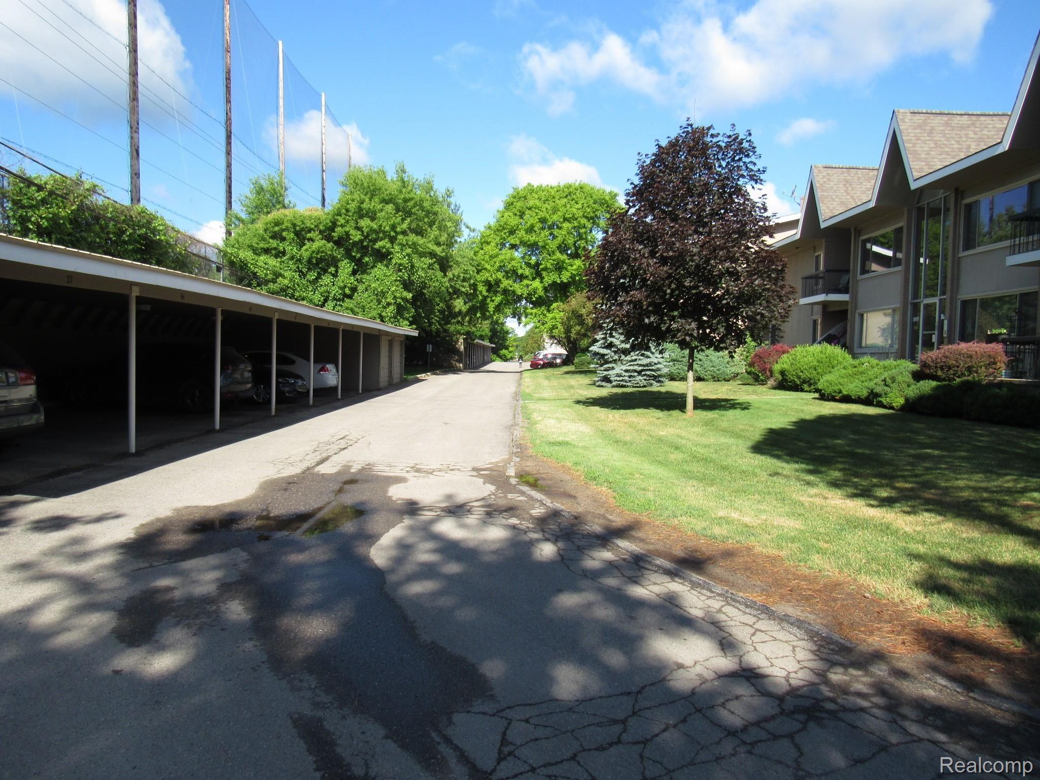2005 Klingensmith Road, Unit 64 Bloomfield Hills, MI 48302 - Photo 33 of 43 2005 KLINGENSMITH BLOOMFIELD HILLS (101).JPG