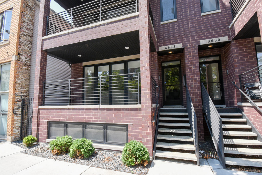 Undisclosed Address Chicago, IL 60613 - Photo 2 of 50 a front view of a building with stairs