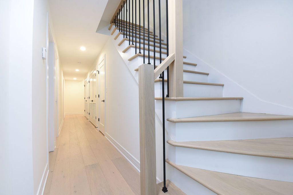 Undisclosed Address Chicago, IL 60613 - Photo 21 of 50 a view of entryway