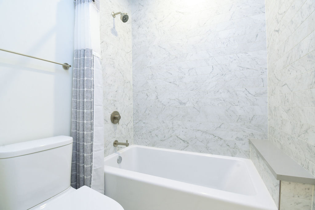 Undisclosed Address Chicago, IL 60613 - Photo 28 of 50 a bathroom with a bathtub and a toilet
