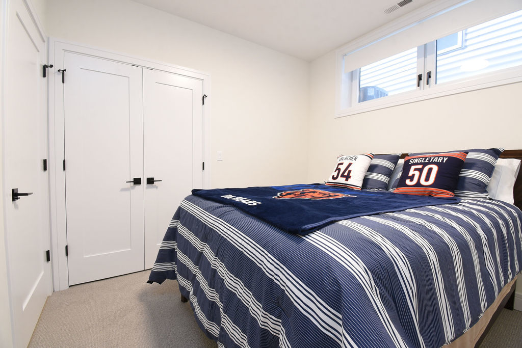 Undisclosed Address Chicago, IL 60613 - Photo 32 of 50 a bedroom with a bed and a window