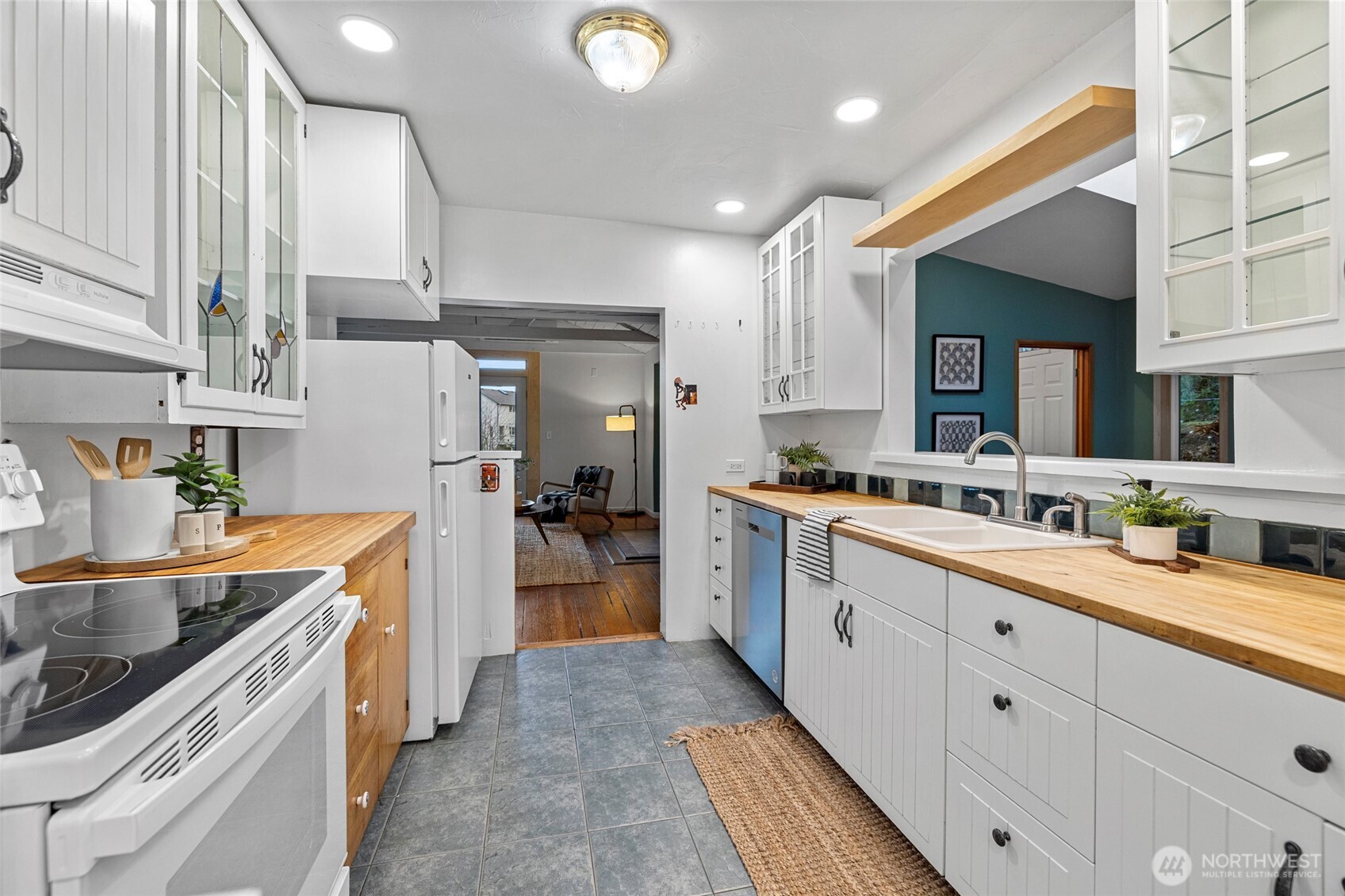 6897 Helena Street Clinton, WA 98236 - Photo 11 of 40