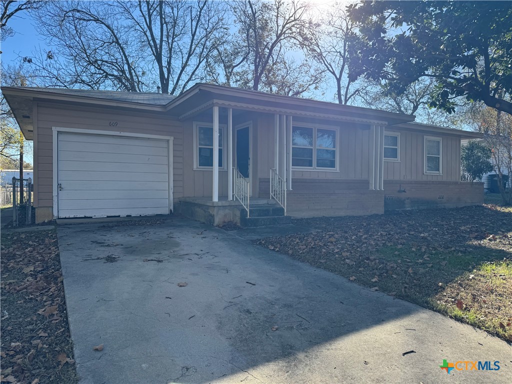 609 South 11th Street Copperas Cove, TX 76522 - Photo 2 of 38