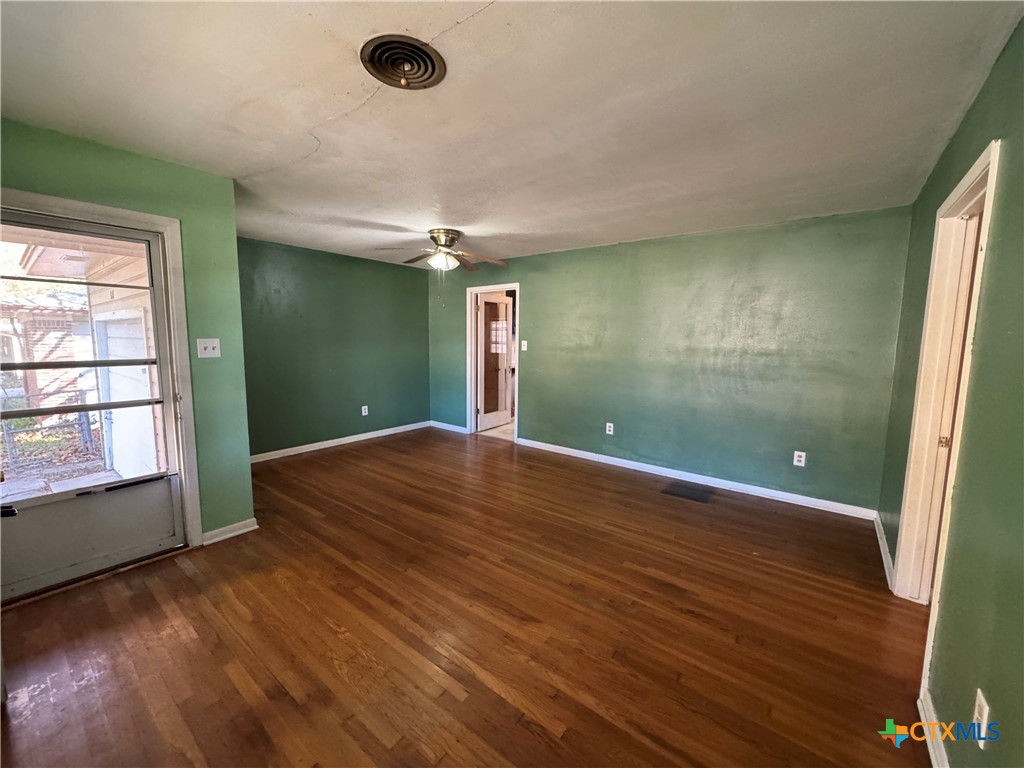 609 South 11th Street Copperas Cove, TX 76522 - Photo 4 of 38