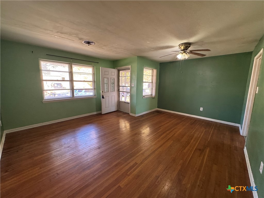 609 South 11th Street Copperas Cove, TX 76522 - Photo 5 of 38