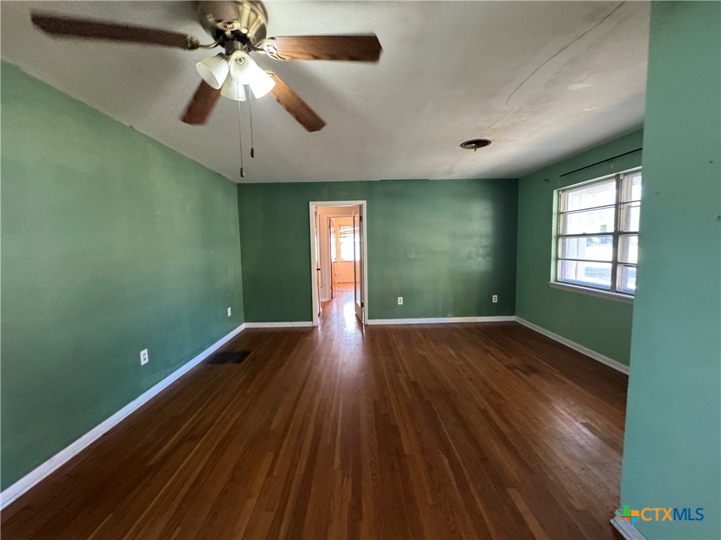 609 South 11th Street Copperas Cove, TX 76522 - Photo 7 of 38