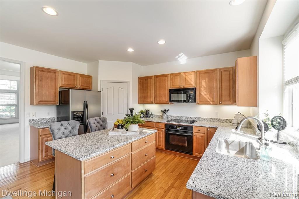 48213 Glenmount Road Canton, MI 48187 - Photo 12 of 53