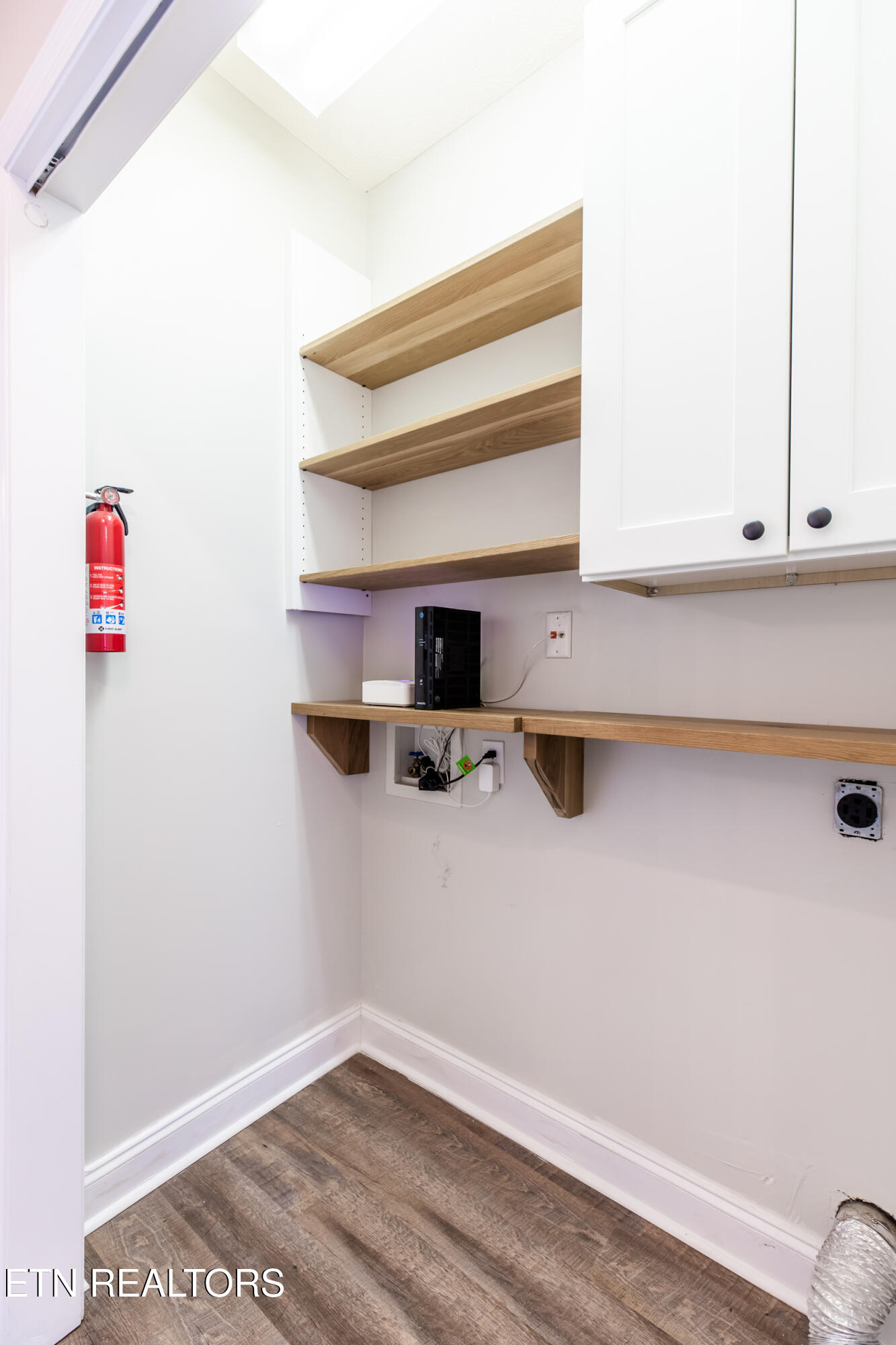 277 Deerfield Way La Follette, TN 37766 - Photo 26 of 60 Laundry shelving