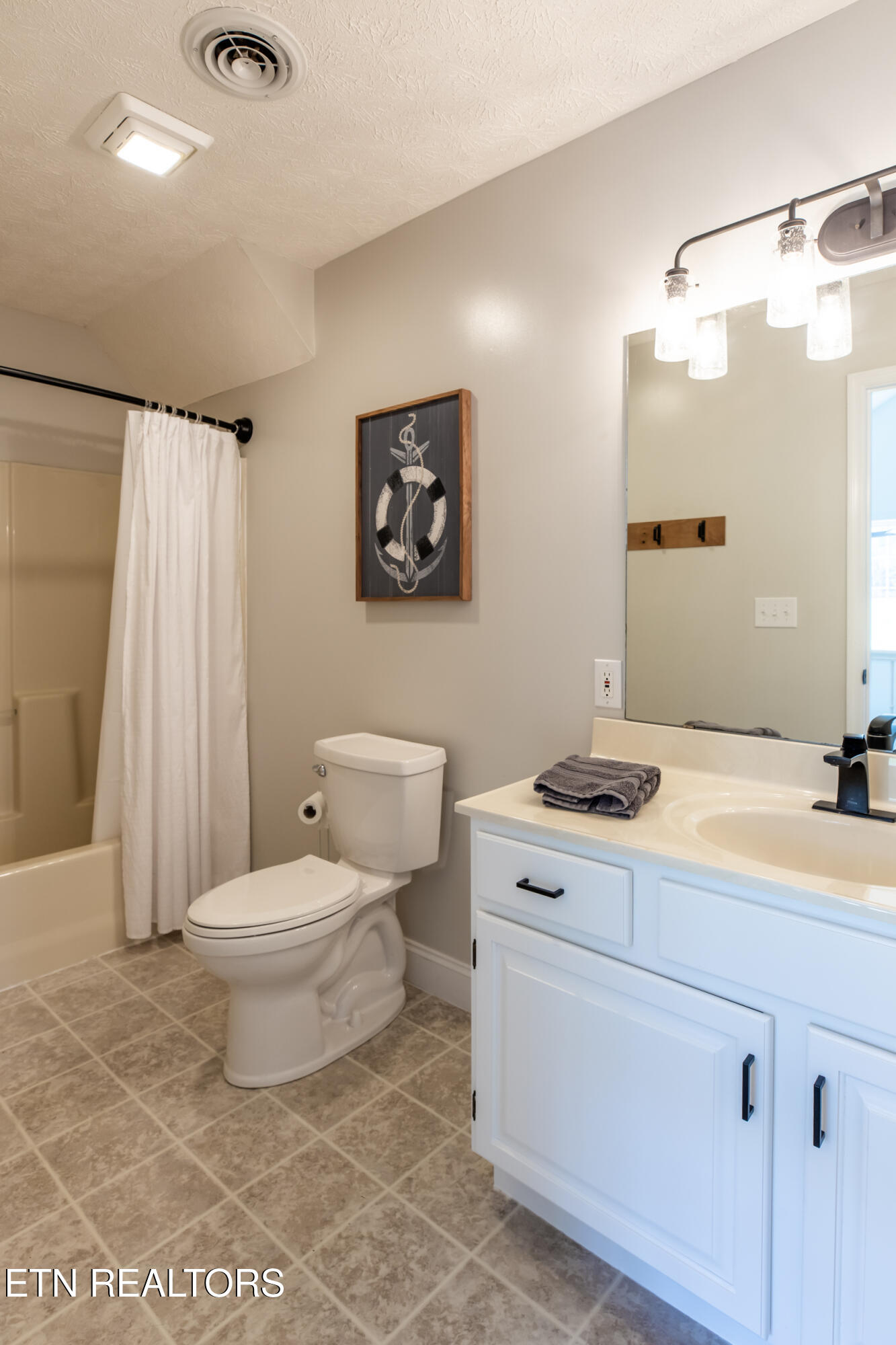 277 Deerfield Way La Follette, TN 37766 - Photo 50 of 59 Full hall bath upstairs