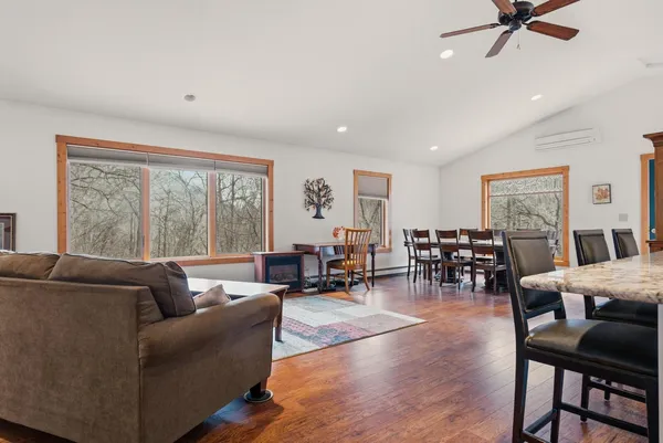 $1,200,000 | 8706 Highway 44, Hokah, MN 55941