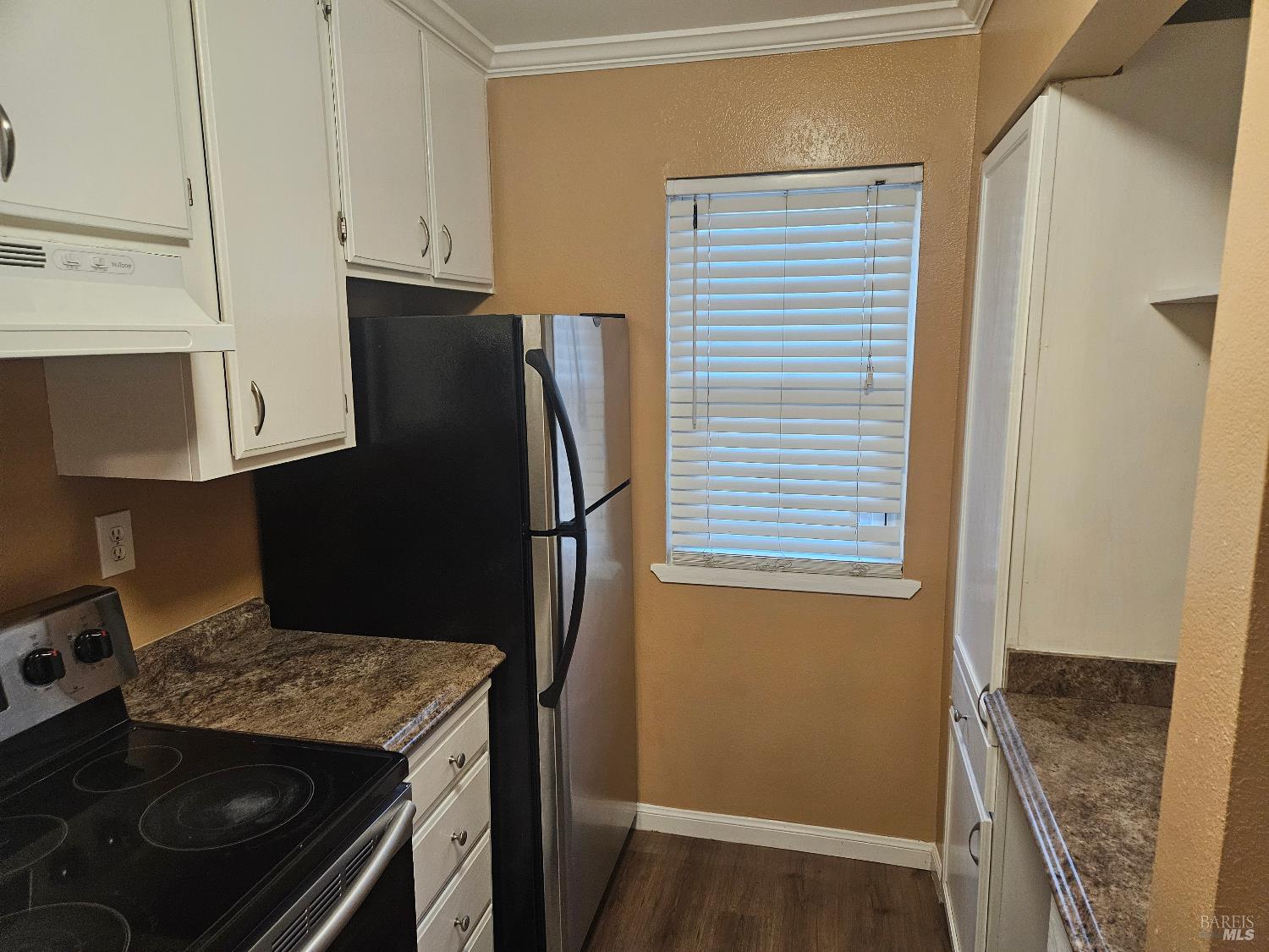 1702 Glenbrook Drive, Unit D Santa Rosa, CA 95401 - Photo 4 of 7 a kitchen with a stove and a refrigerator