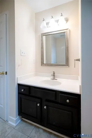 a view of empty room with window