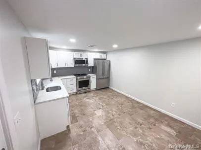 $2,695 | 453 Vineyard Avenue, Unit 2, Highland, NY 12528