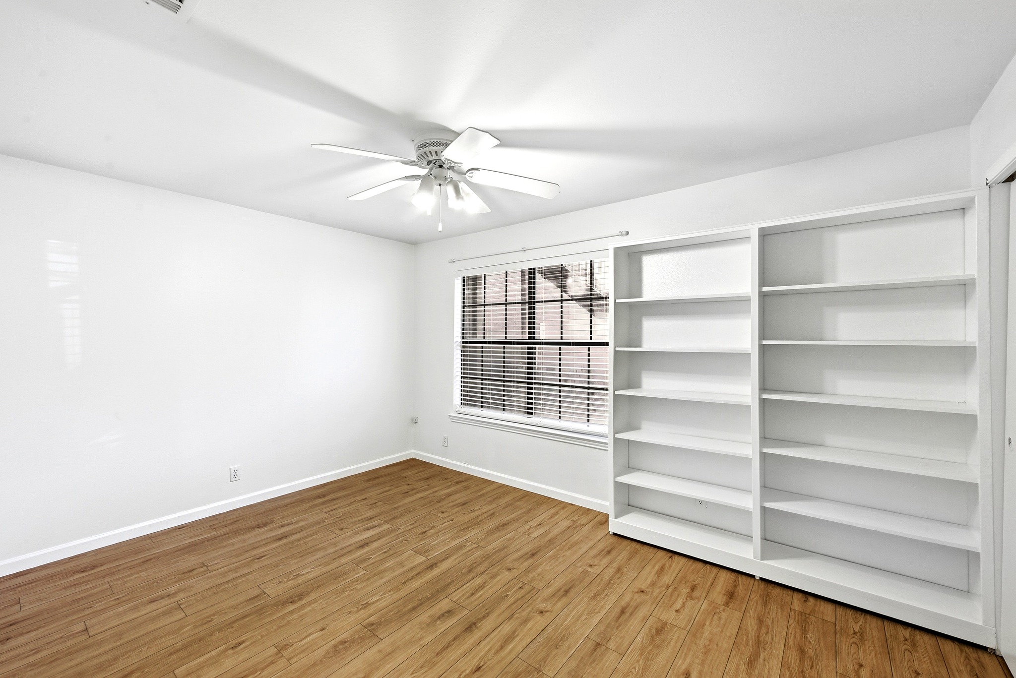 2215 Post Road, Unit 1026 Austin, TX 78704 - Photo 20 of 29 Second bathroom with great shelving and natural light.