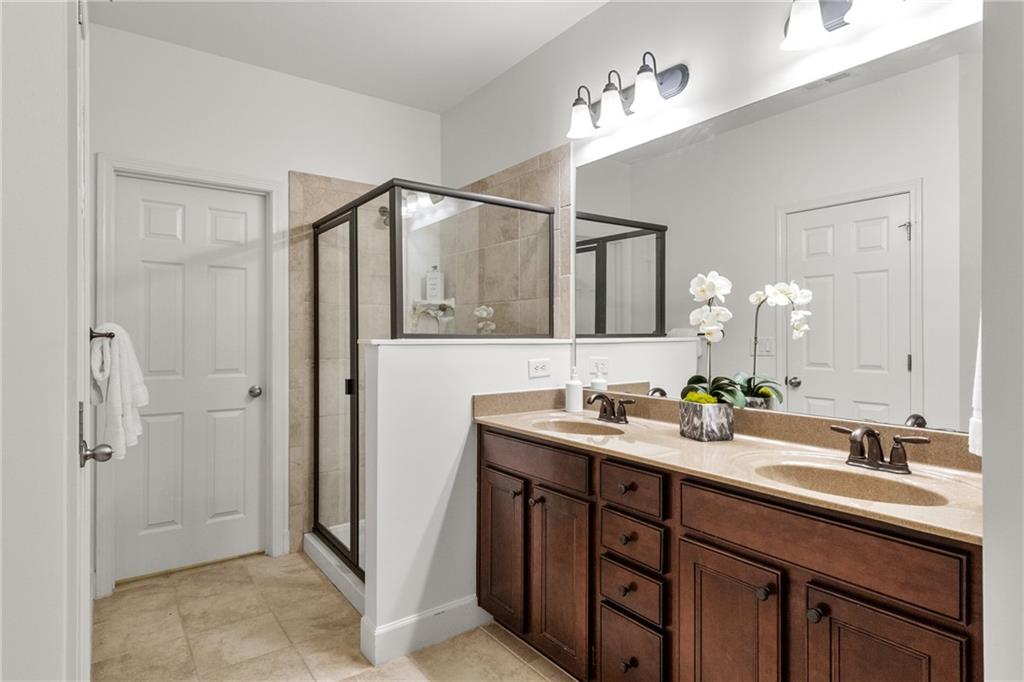 2052 Cobblestone Circle Northeast Atlanta, GA 30319 - Photo 17 of 34