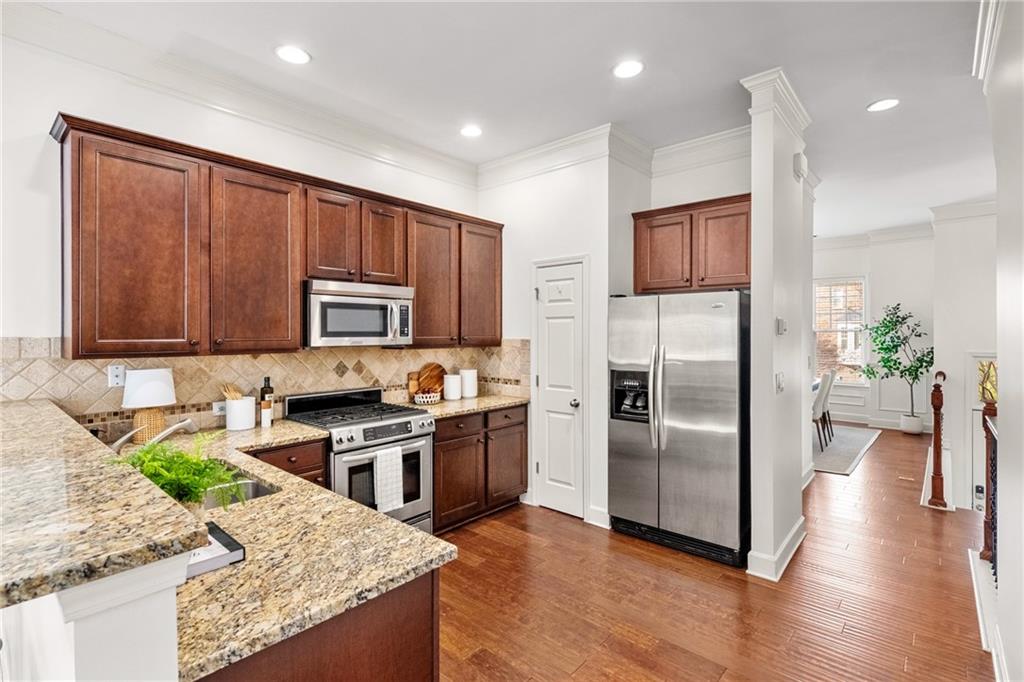 2052 Cobblestone Circle Northeast Atlanta, GA 30319 - Photo 7 of 34