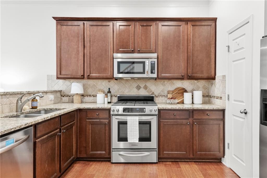 2052 Cobblestone Circle Northeast Atlanta, GA 30319 - Photo 8 of 34