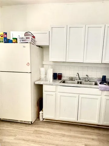 a picture of a chandelier