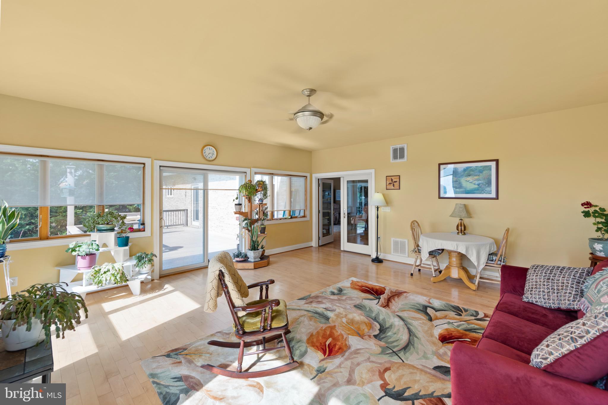 237 Aspen Trail Winchester, VA 22602 - Photo 22 of 69 a living room with furniture and a large window