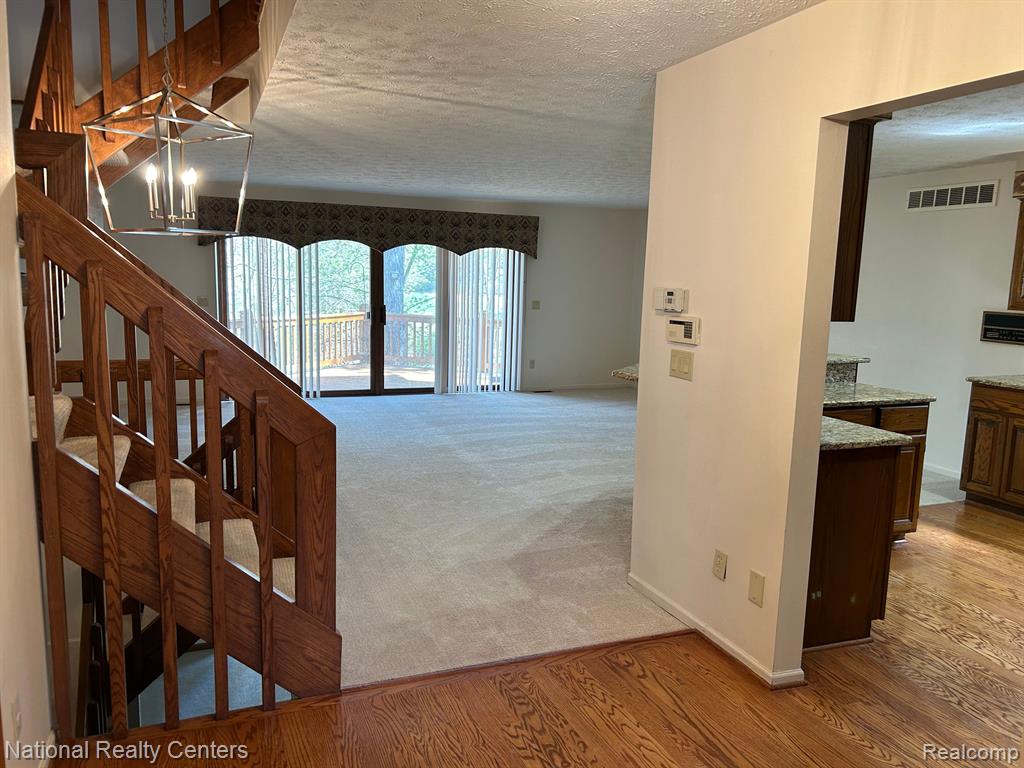 6572 Ridgeview Drive Clarkston, MI 48346 - Photo 2 of 25