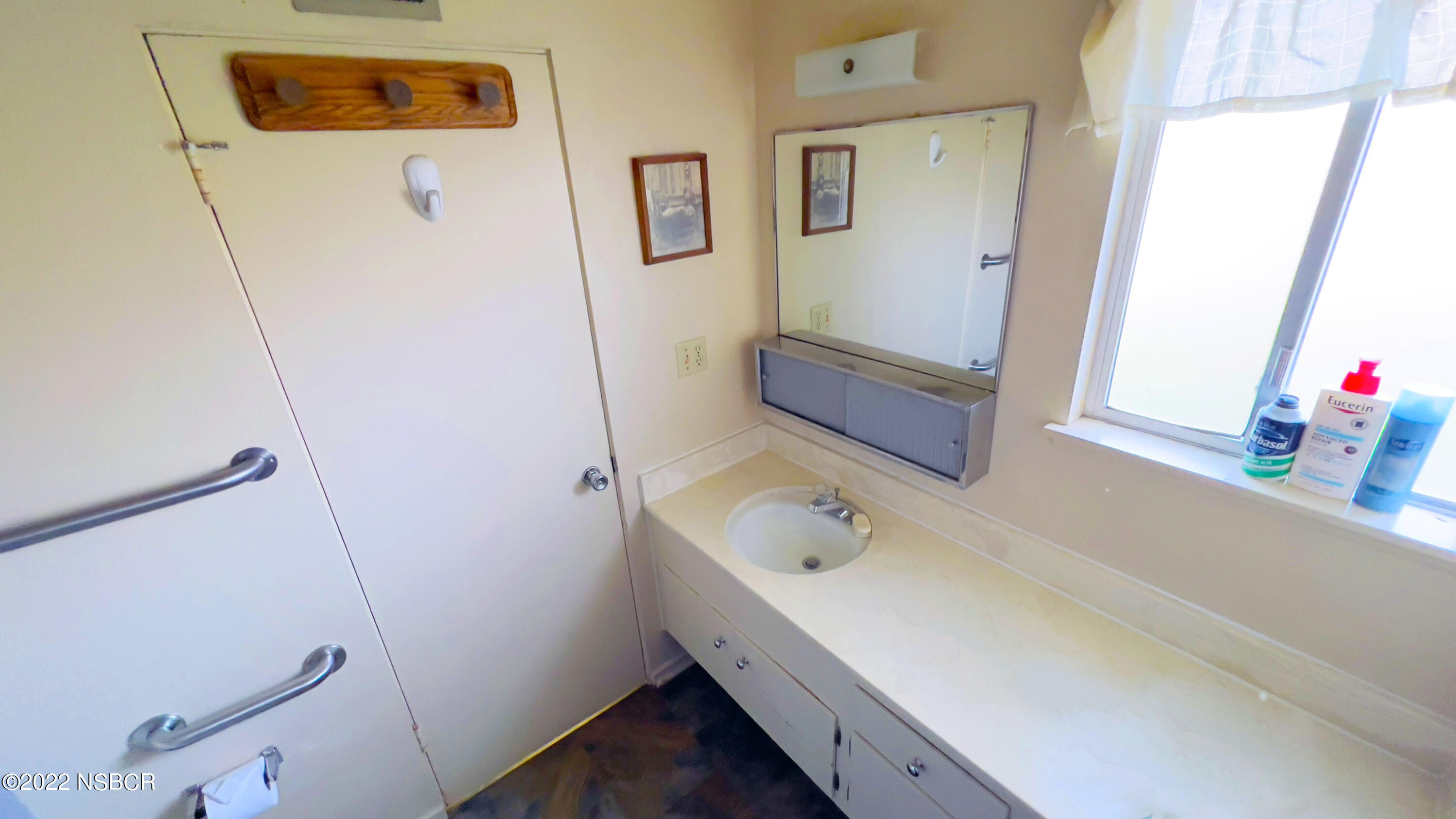 111 Mizar Place Lompoc, CA 93436 - Photo 25 of 31 a bathroom with a sink and a tub