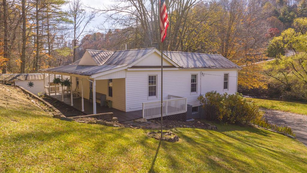 4900 Dugspur Road Dugspur, VA 24325 - Photo 2 of 86 Gallery Image 2