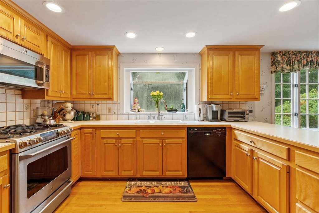 19 Huntingdon Road Lynnfield, MA 01940 - Photo 16 of 39